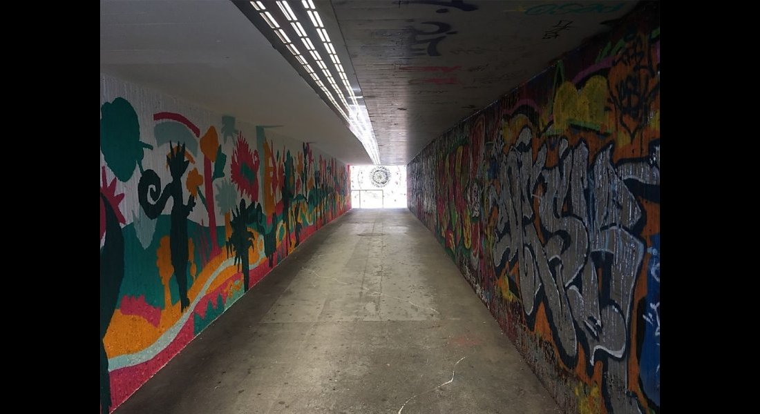 Passage sous-voie avec fresque réalisé par les enfants
